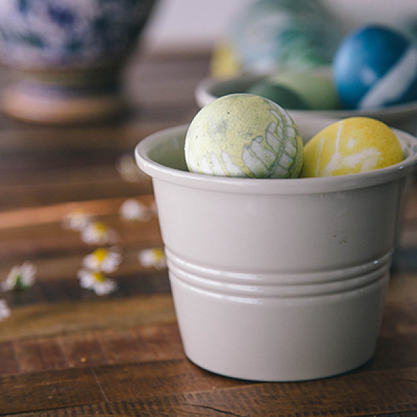 DIY Naturally Dying Easter Eggs with Floralia